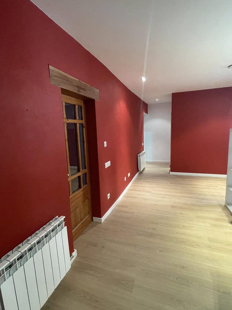 comedor pintado de rojo en mataro